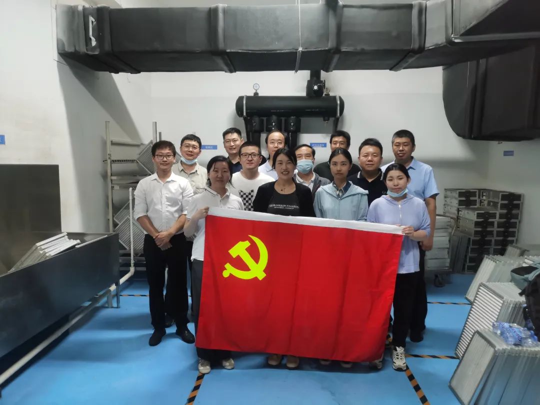 金茂綠建業(yè)務(wù)聯(lián)合黨支部與職能服務(wù)第二黨支部赴運(yùn)維一線開展幫扶活動(dòng)